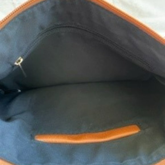 Crossbody & wristlet set - Picture 4 of 4